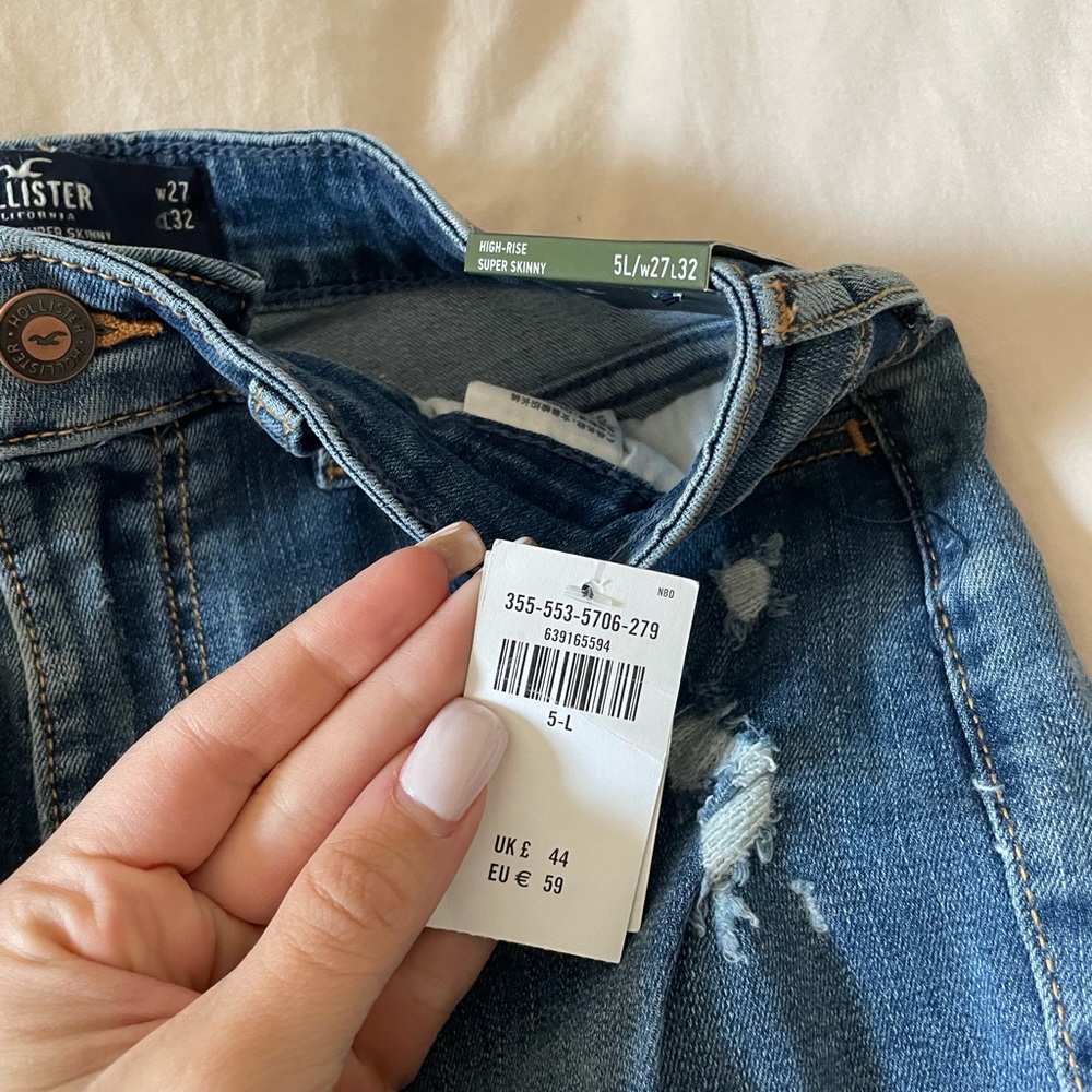 NWT Hollister Distressed Skinny Jeans - Picture 3 of 4